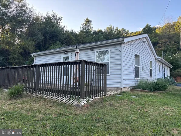 47 Dogwood Ln, Bentonville, VA 22610