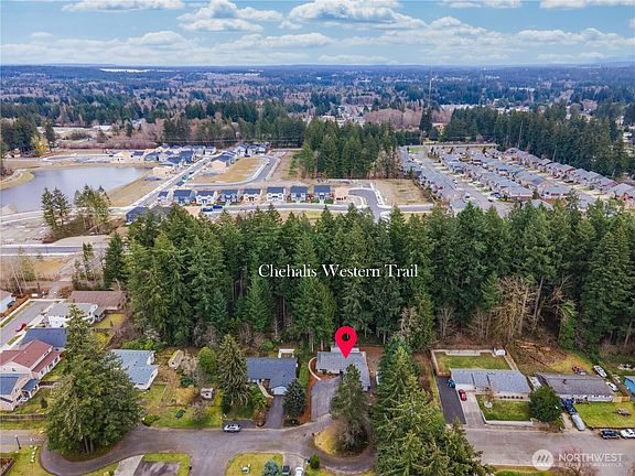 2nd image of 3633 Surrey Drive NE