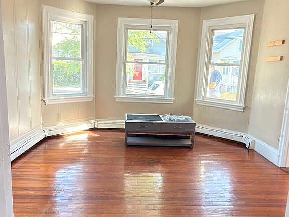5th image of 79 Hamlin St Floor 1