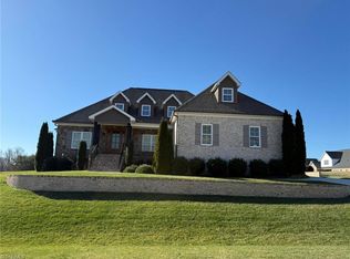 8521 Parkchester Pl, Oak Ridge, NC 27310