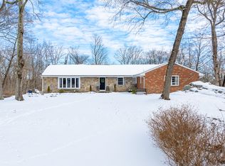 35 Tall Oaks Ct, Stamford, CT 06903