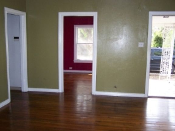 4th image of 308 W Southcross Blvd