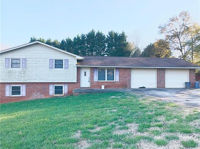 1st image of 2593 Gemstone St