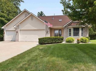 302 Stormy Ct, Fort Wayne, IN 46804