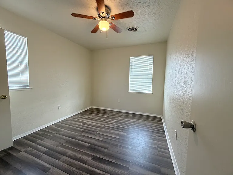 5319 NW Oak Ave — Photo 6