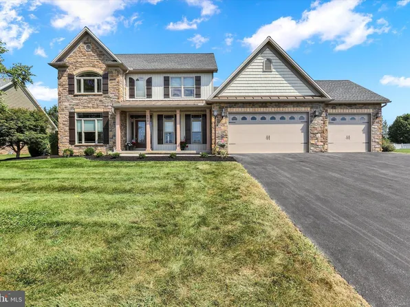 202 Summer Breeze Ln, Chambersburg, PA 17202