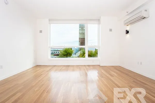 Rented by EXR | media 50