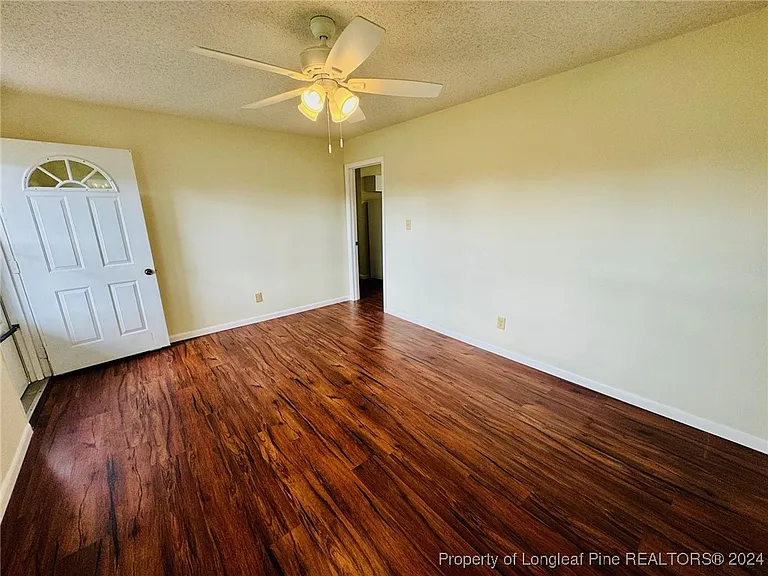 105 E Railroad St — Photo 4