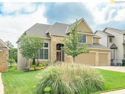 6205 Heathery Way, Parkville, MO, 64152