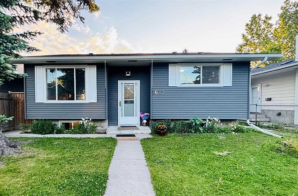 1st image of 1672 E Marlyn Way NE