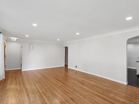 4th image of 893 S Poplar Ave
