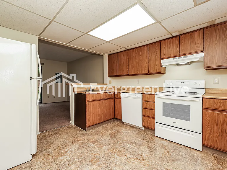 2464 Cross Village Dr — Photo 6