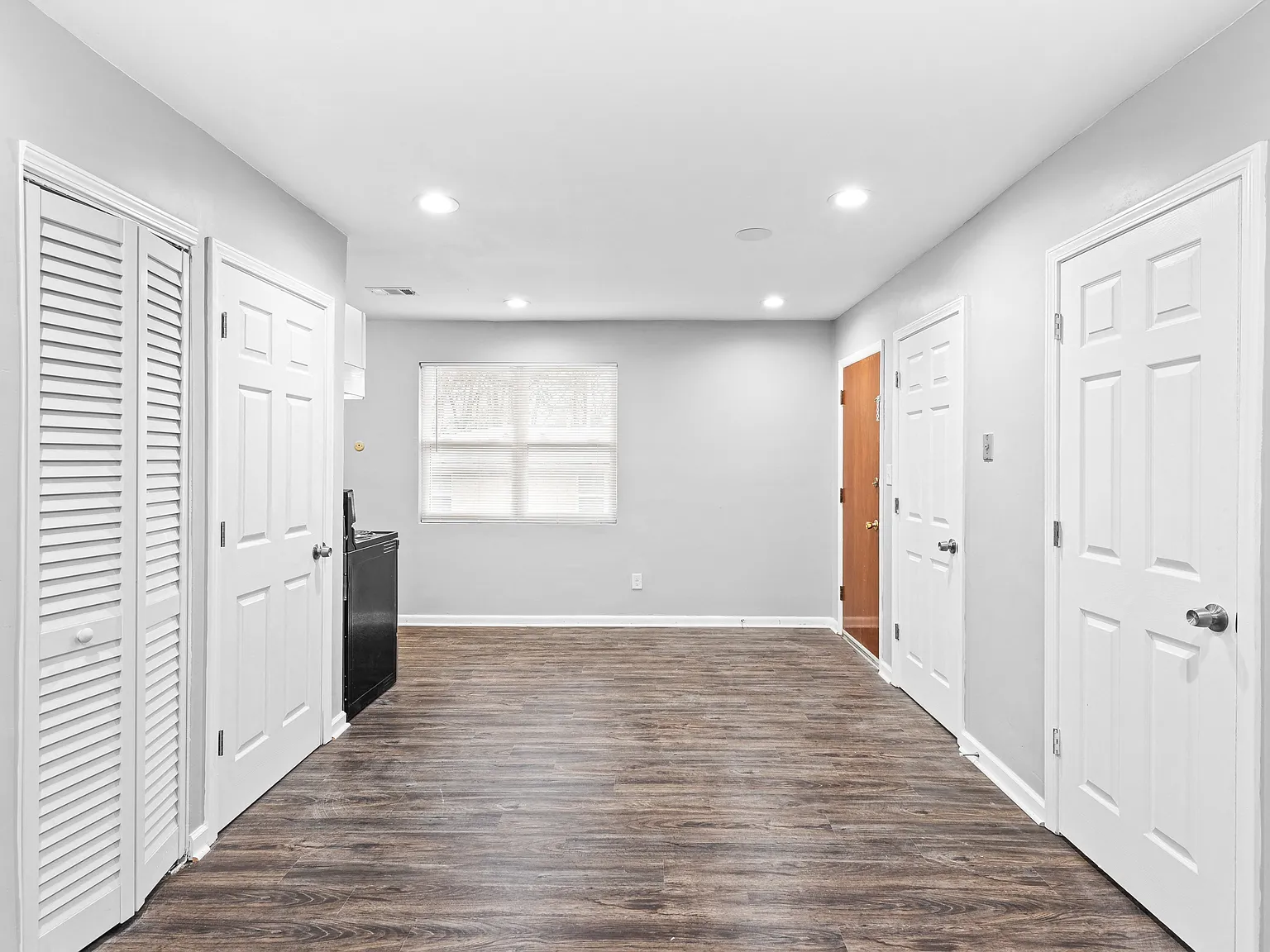 Georgian Oaks Apartments — Photo 4