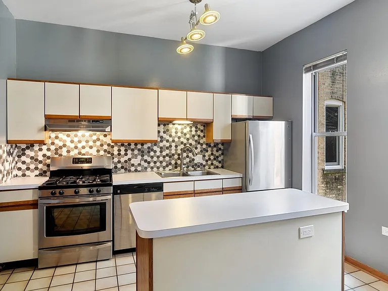 2352 N Cleveland Ave #3 — Photo 6