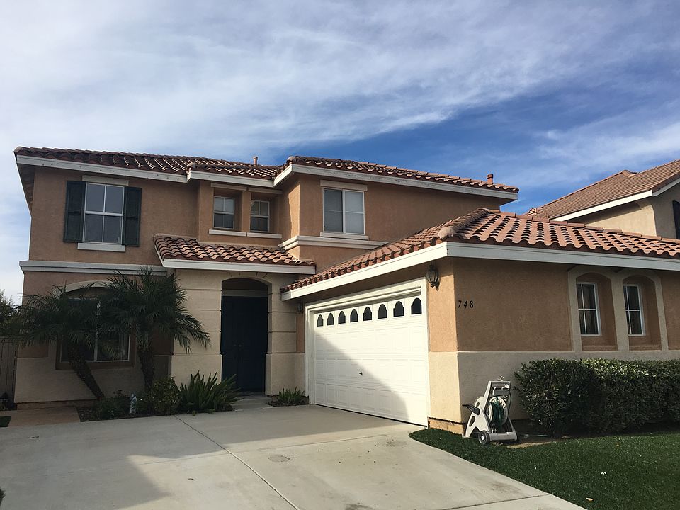 1st image of 748 Avenida Abeja