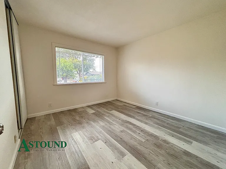 2627 Prestwick Ave — Photo 11