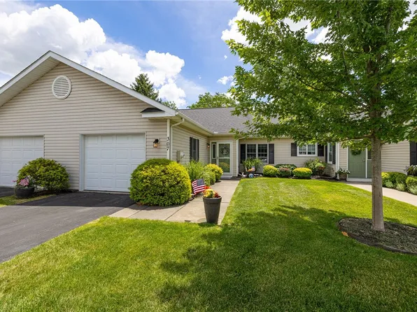 307 Walker Dr, Canandaigua, NY 14424