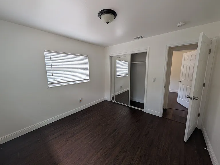 4223 W Laurel St — Photo 13