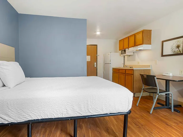 Studio Suite - 1 Queen Bed