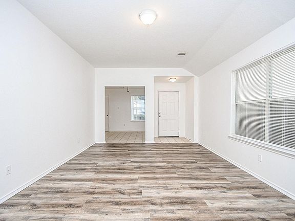 3rd image of 1651 Thornhollow Dr