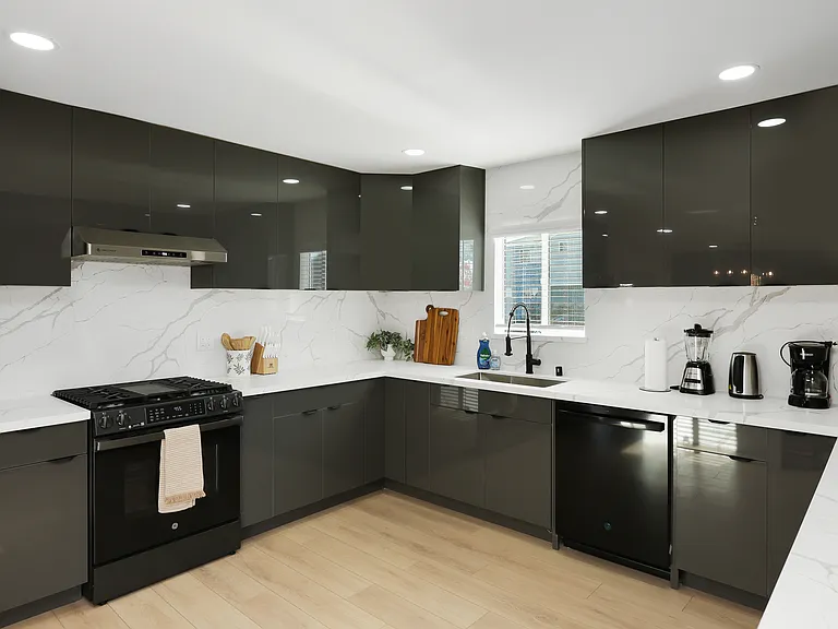 13502 Jackson St — Photo 17