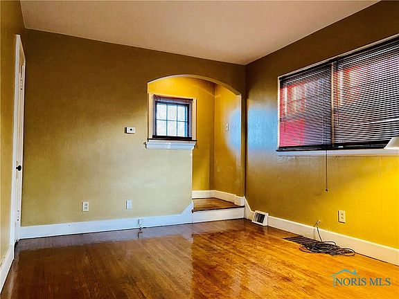 4th image of 3328 Jeannette Ave