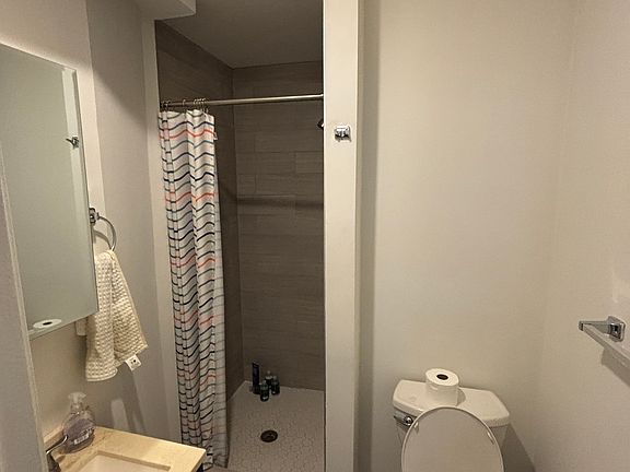 5th image of 220 Hanover St APT 22