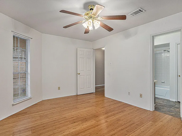 510 Clarence St #510 — Photo 7