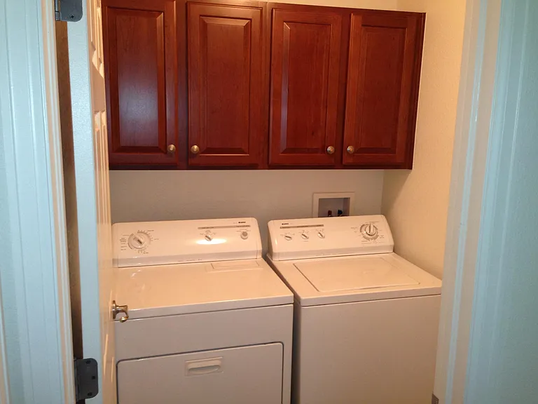 6827 Brittany Dr — Photo 7
