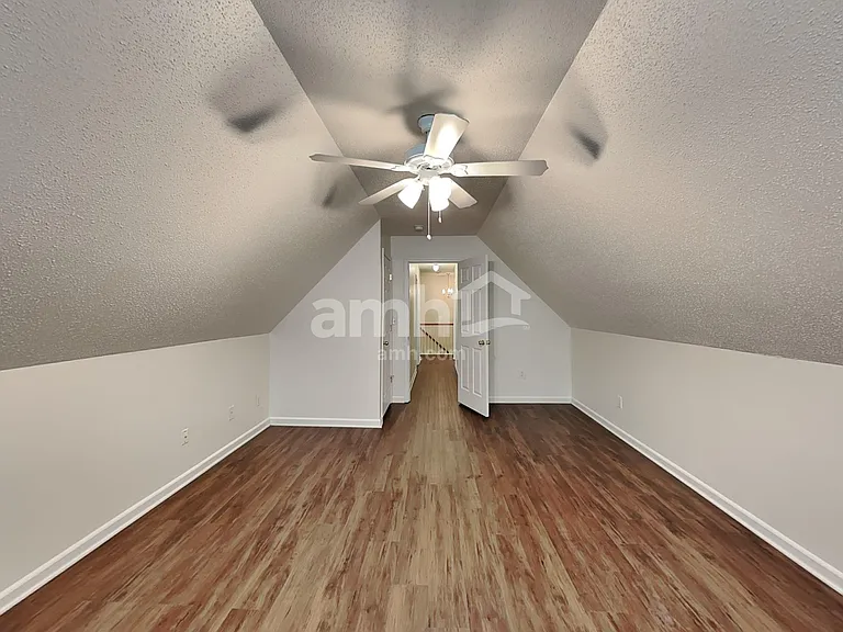 60 Falcon Ct — Photo 18