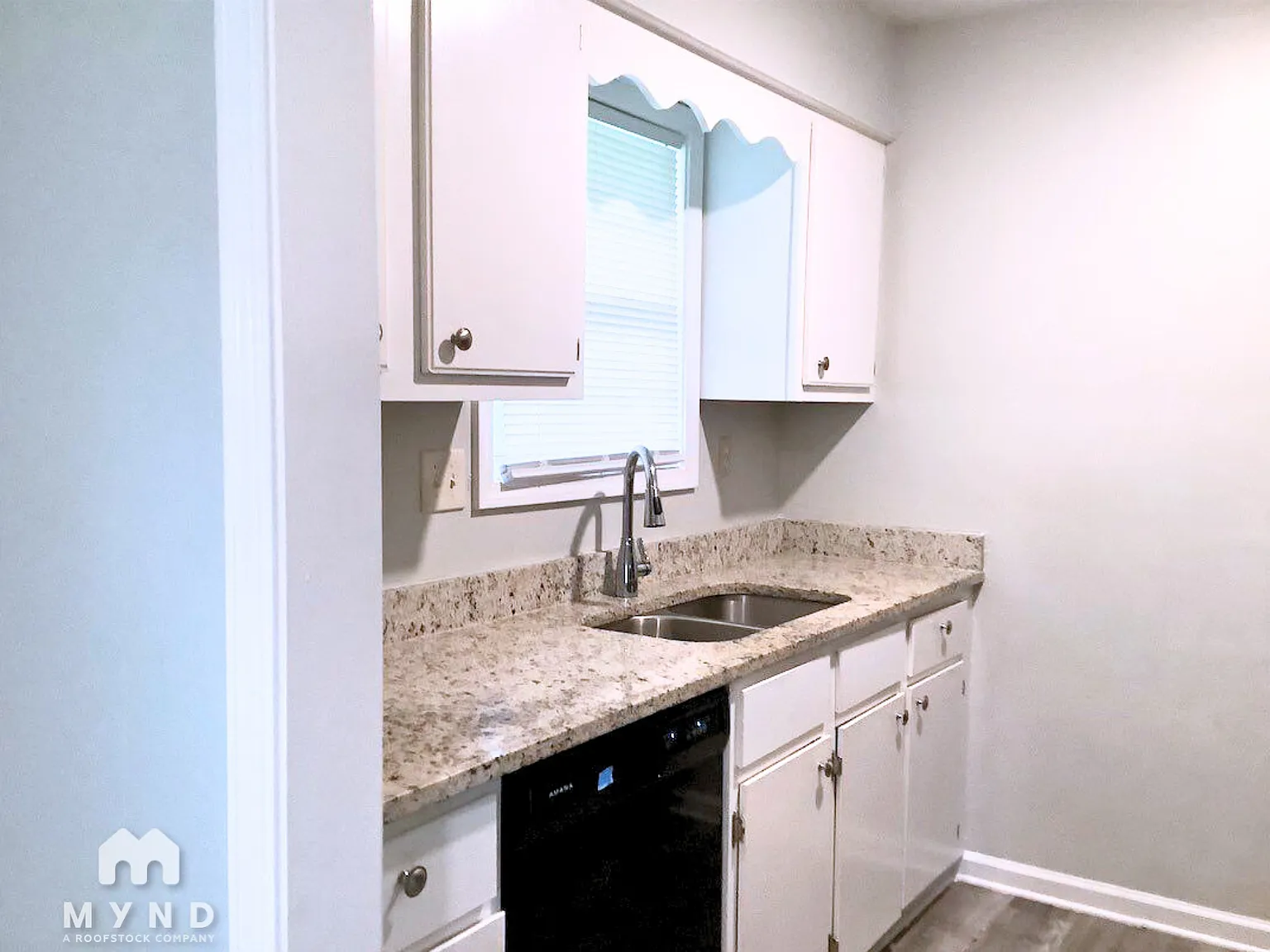 3 bed, 1.5 bath, 1281 sqft, $1,515 — Photo 3
