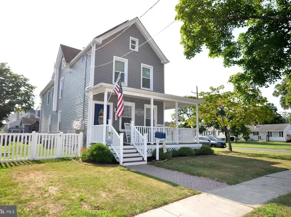 422 Chestnut St, Florence, NJ 08518