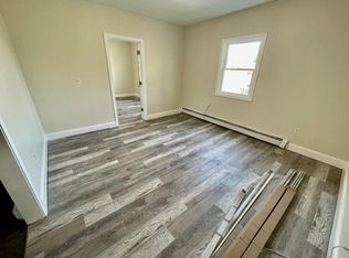 15 Oakes Ave APT 2, Southbridge, MA 01550