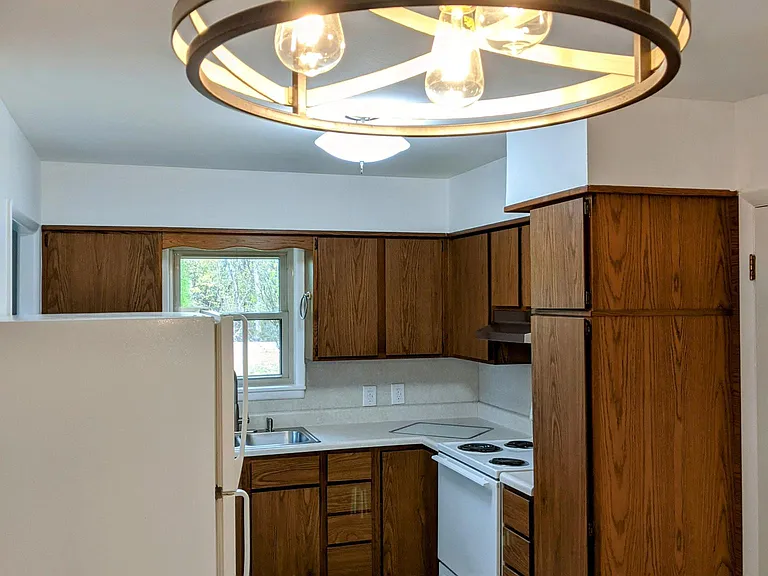 102 Hackberry St — Photo 3