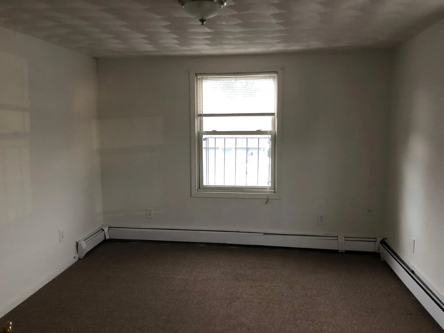 635 Fall River Ave — Photo 3