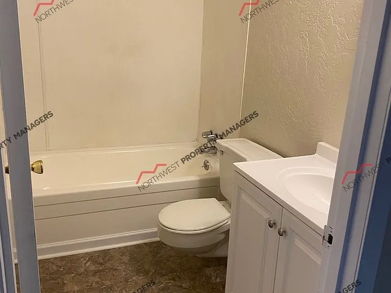 103 Engle Dr — Photo 6