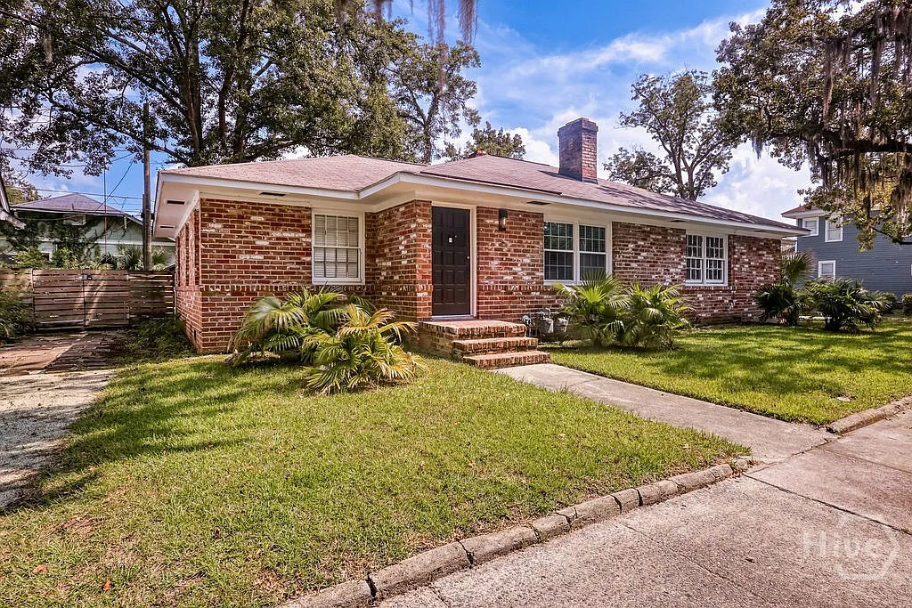 2 bed, 1.0 bath, 1022 sqft, $2,400 — Photo 1