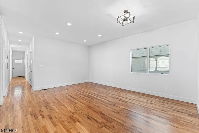 3 bed, 2.0 bath, $3,500 — Photo 4
