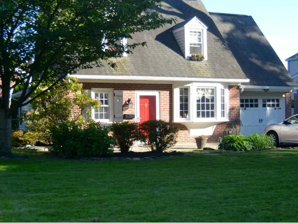 305 Ivy Rock Ln, Havertown, PA 19083
