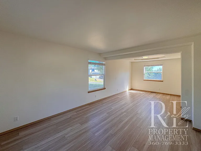 7250 Valley Wood Pl NE — Photo 5