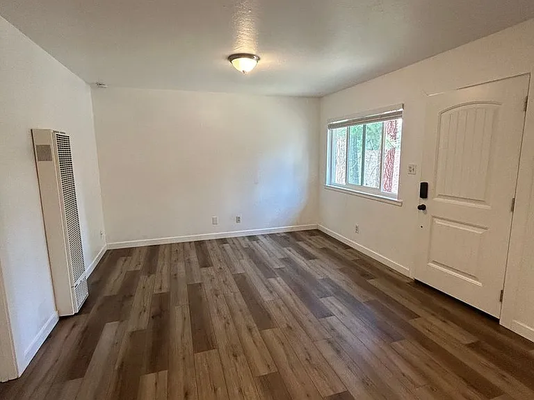 2531 Elwood Ave. — Photo 4
