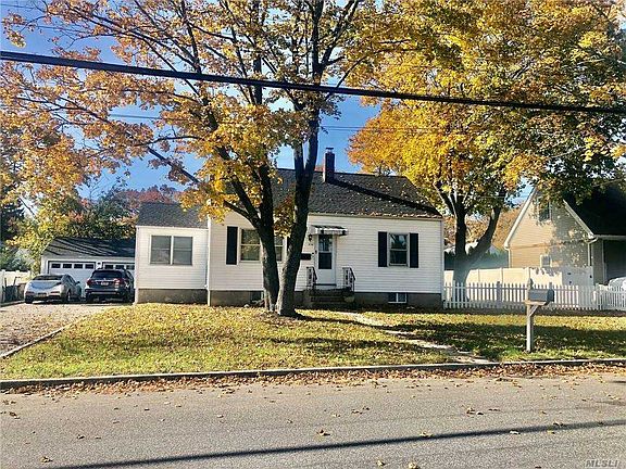 2nd image of 236 Saint James Ave N