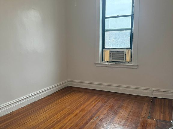 4th image of 3246 Kingsbridge Ave APT 32