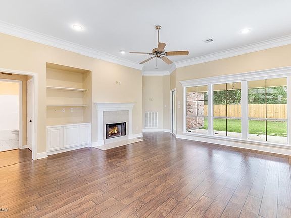 5th image of 122 River Birch Dr