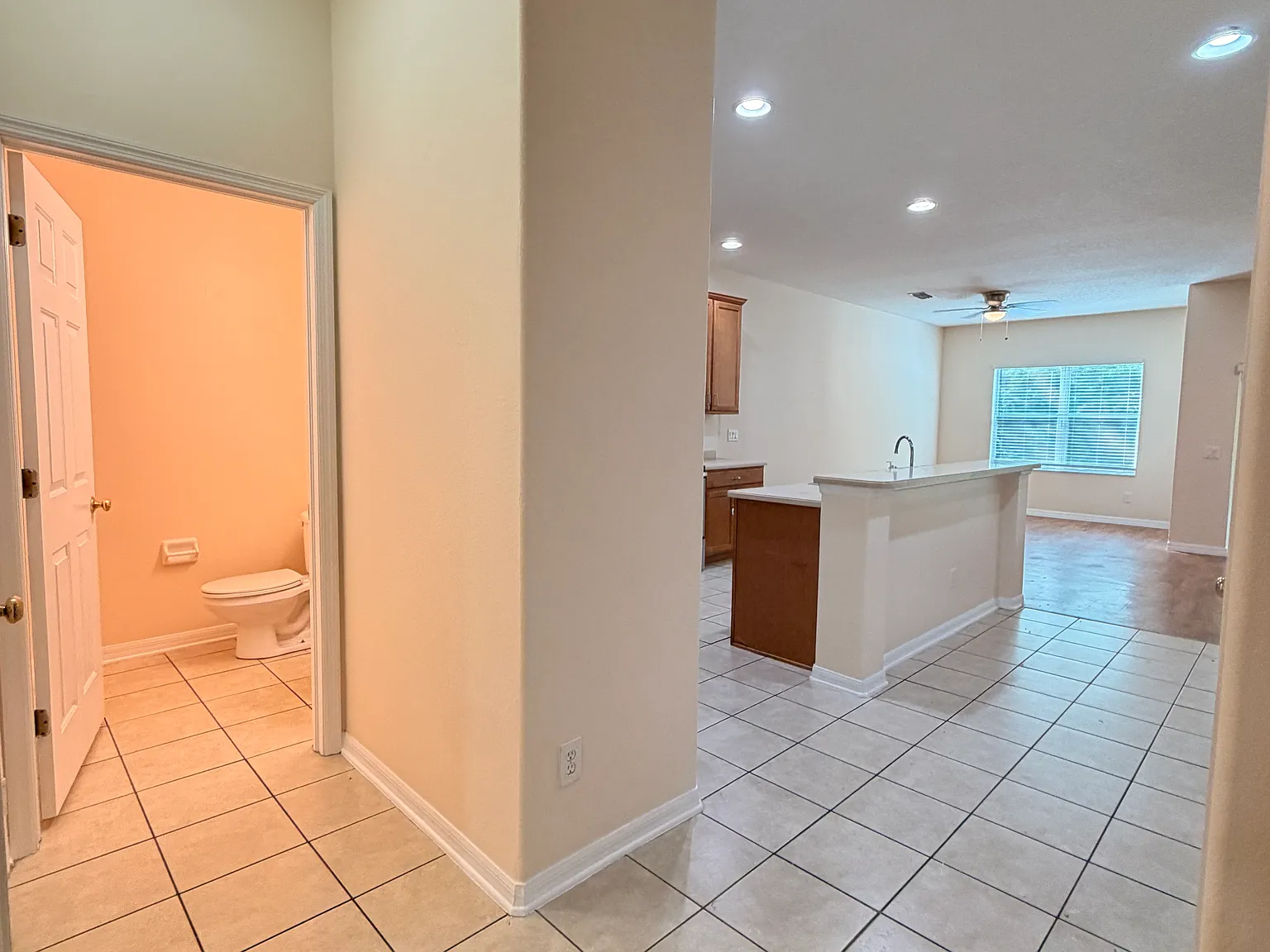 3 bed, 2.5 bath, 1842 sqft, $1,975 — Photo 3