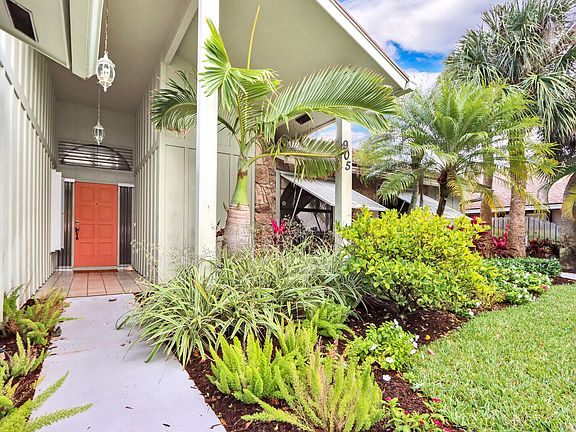 3rd image of 905 Sandy Oaks Dr