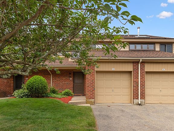 2nd image of 11 Elderwood Dr Unit 11