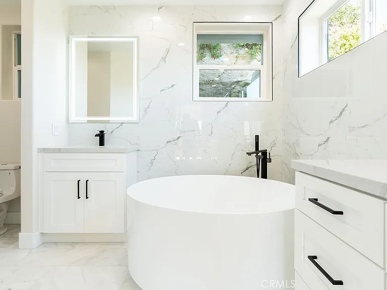 2850 Zell Dr — Photo 48