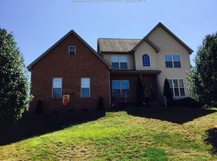 5000 Rosecrest Dr, Hurricane, WV 25526