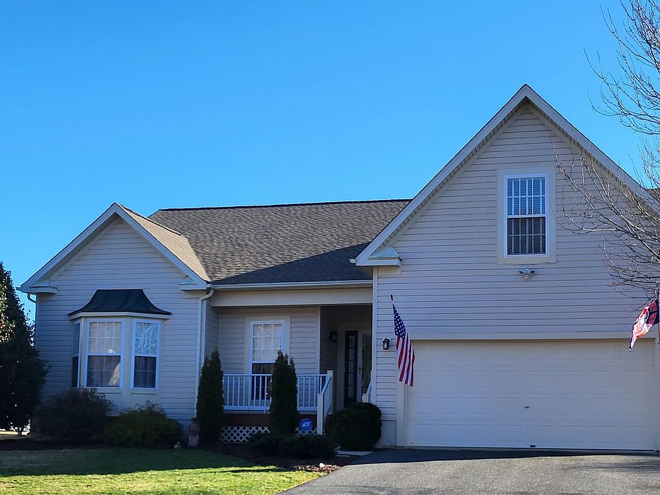 1st image of 18 Aintree Dr